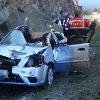 Bolu'da tır ile otomobil çarpıştı 2 ölü 4 yaralı