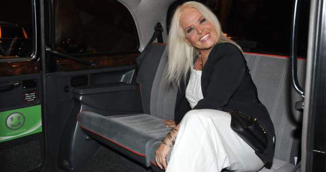 Ünlü sanatçı hastaneye kaldırıldı