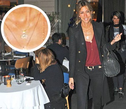 Emre Altuğ'dan Çağla Şıkel'e anlamlı hediye