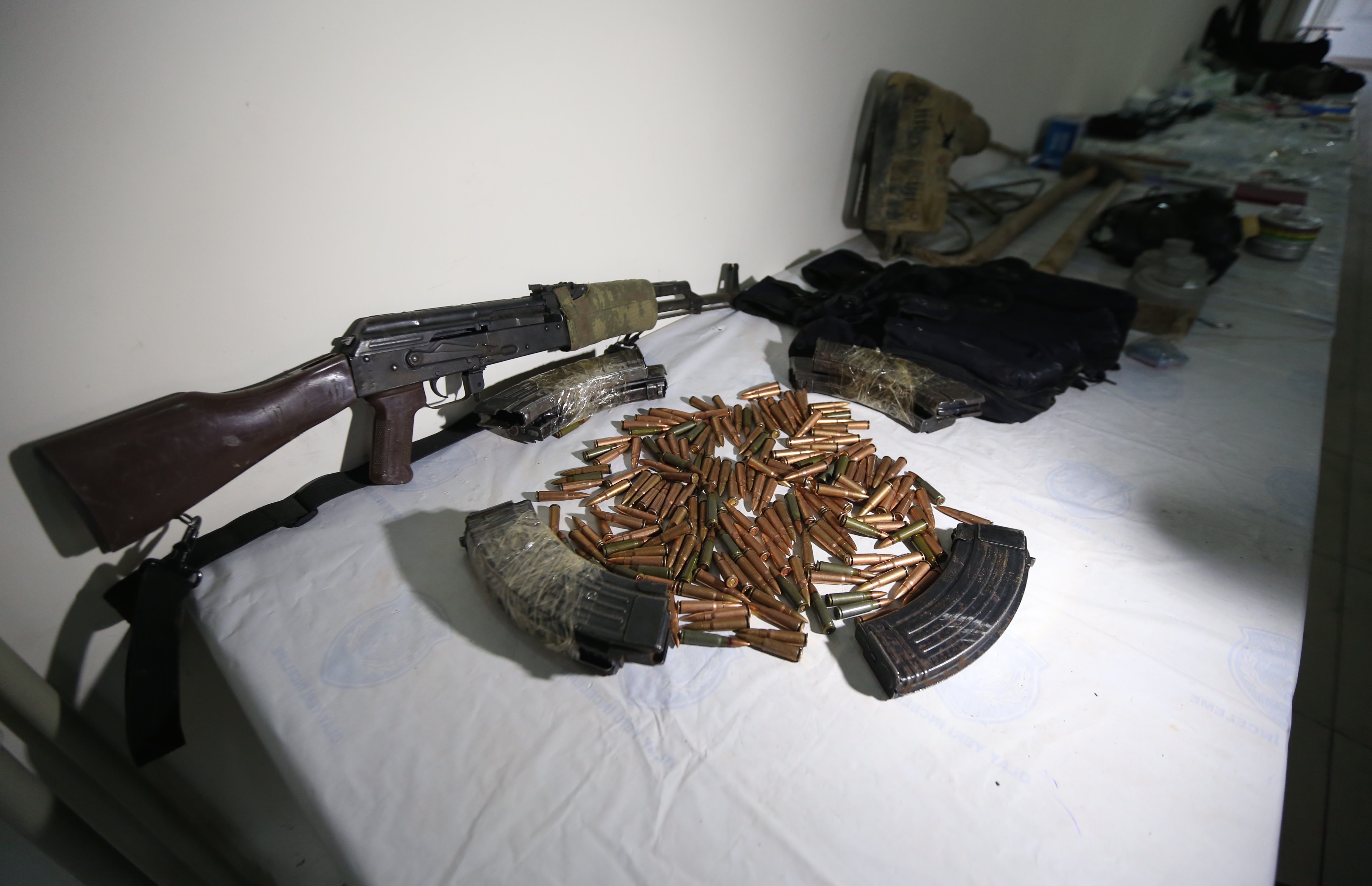 Yüksekova'daki PKK'ya ait çok sayıda tıbbi malzeme ele geçirildi!