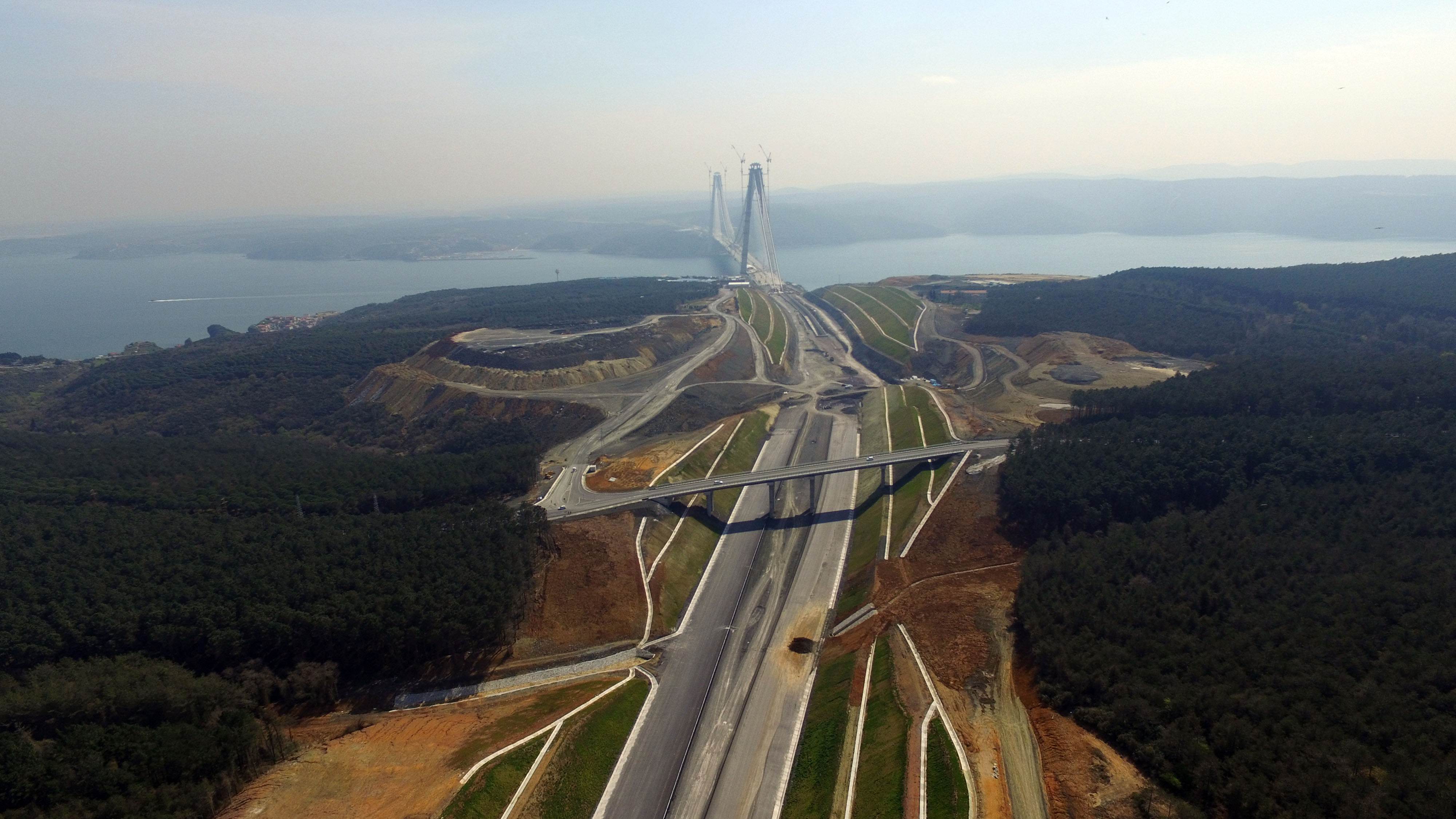 3. Köprü'nün bağlantı yolları havadan görüntülendi