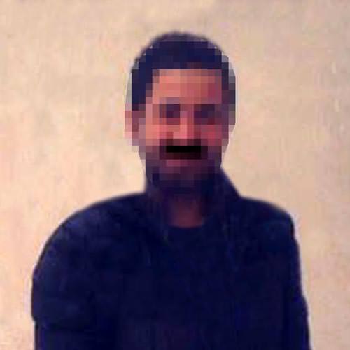 Çıplak saldırganı elbisedeki kimlik ele verdi