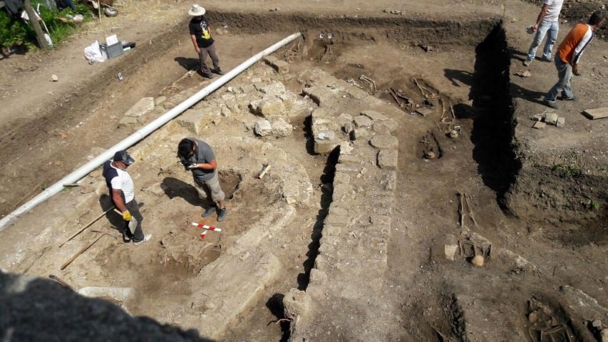 Tarihi kazı alanında insan iskeletleri bulundu