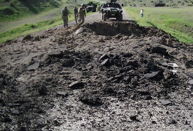 Varto'da PKK'dan bombalı tuzak: 3 polis yaralı