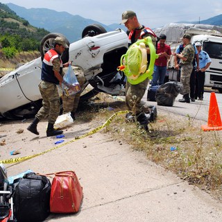 Bayram tatili yolunda kaza: 2 ölü, 3 yaralı