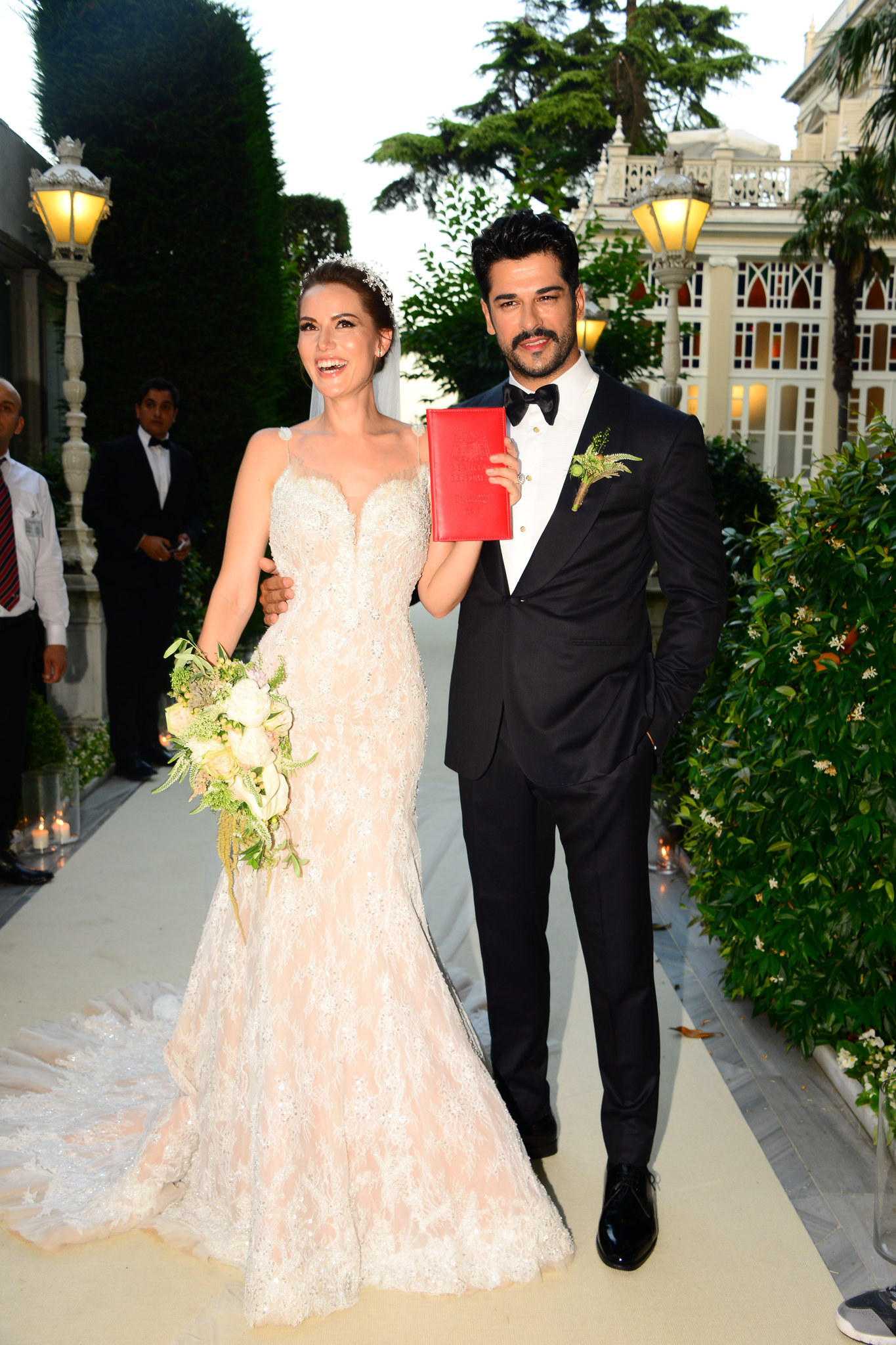 Fahriye Evcen sosyal medyanın diline düştü Fahriye Evcen sosyal medyanın diline düştü