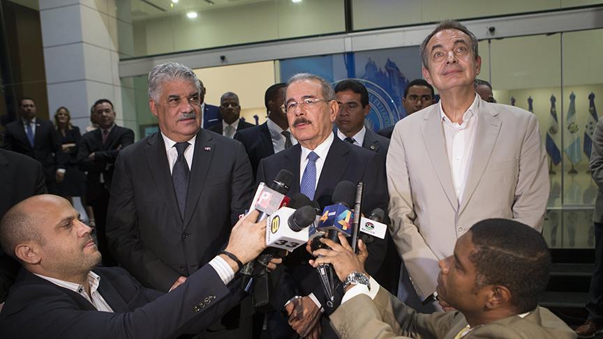 Venezuela'da siyasi gerilime çözüm arayışı Venezuela'da siyasi gerilime çözüm arayışı