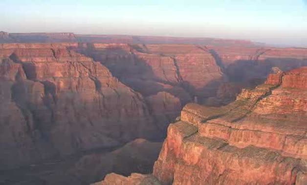 Grand Canyon'u uçarak geçti