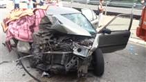 Tatil yolunda feci kaza: 2 �l�
