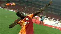 Eboue muhabirli�e soyundu