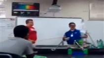 Kimya deneyi okulu yak�yordu!