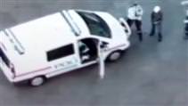 Polis �elik yele�i sayesinde kurtuldu!