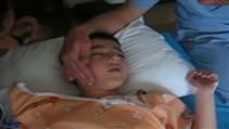 �nternetin yeni fenomeni g�daklayan �ocuk