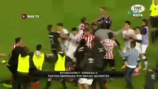 Dostluk maçında tekme tokat kapıştılar