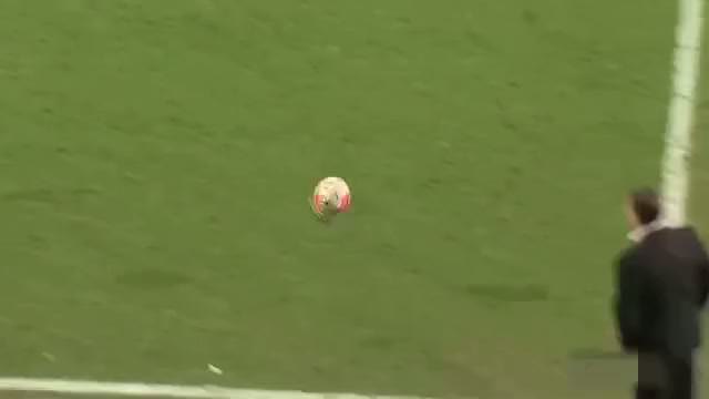 Patlayan top teknik direktörü yere yıktı